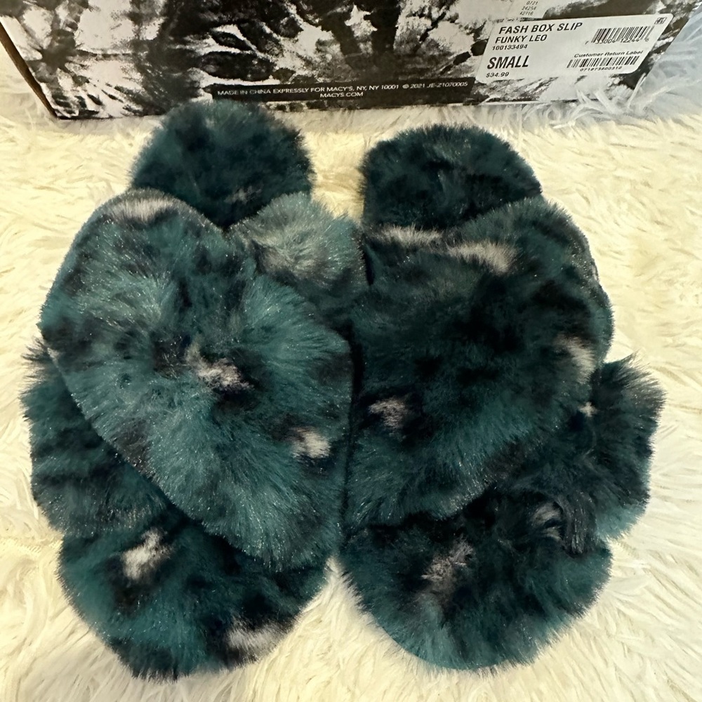 NWT! Jenni Comfy slippers